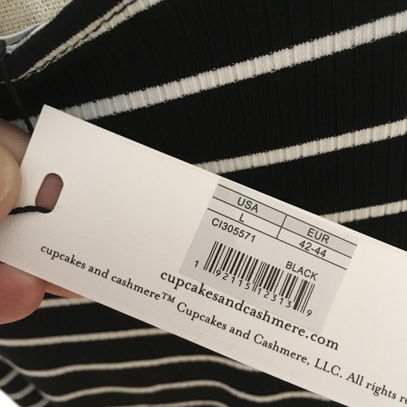 NWT cupcakes and cashmere Kacela Bell Sleeve Top - Picture 7 of 8